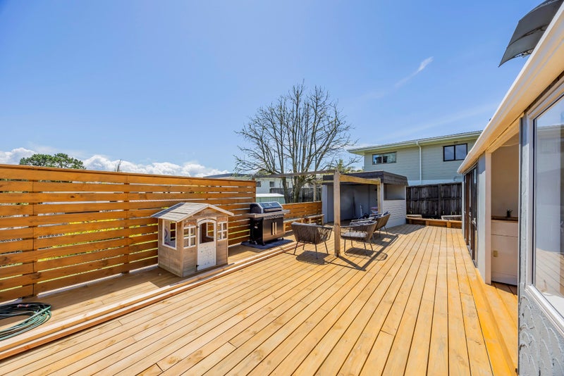 19 Newport Place, Forrest Hill, Auckland - Carousel 1