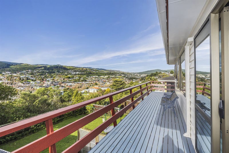 16 Turriff Crescent, Tawa, Wellington - Carousel 29