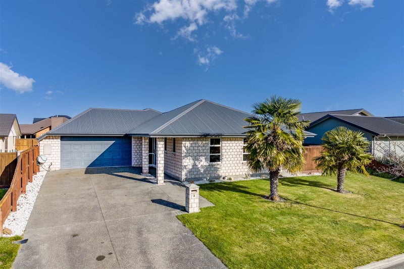 3 Felicitas Grove, Aidanfield, Christchurch - Carousel 1