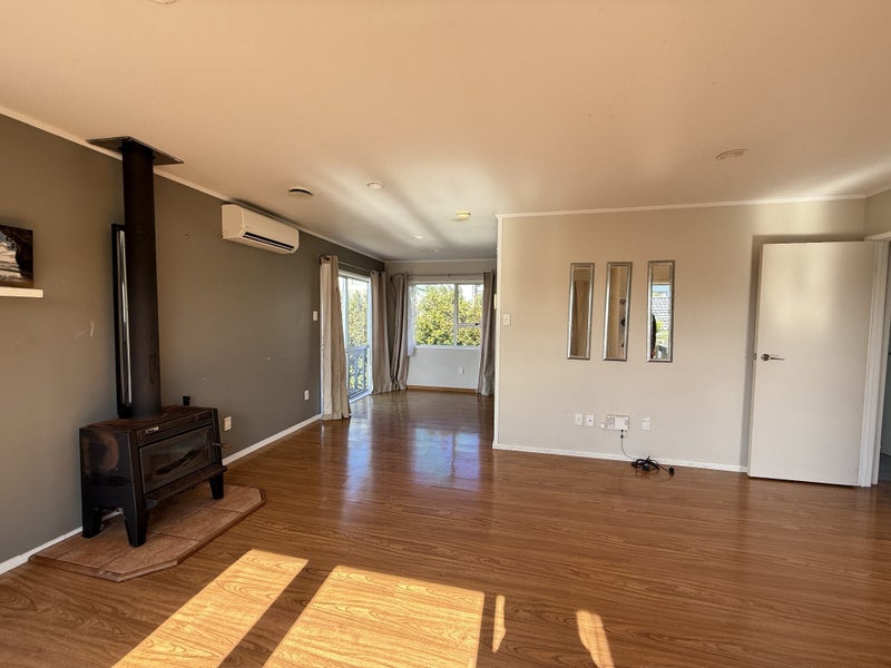 3 Celeste Place, Totara Vale, Auckland - Carousel 2