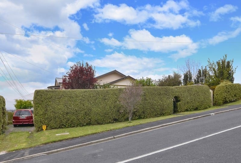 10 Edinburgh Street, Green Island, Dunedin - Carousel 21