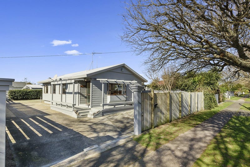 128 Galloway Street, Hamilton East, Hamilton - Carousel 1