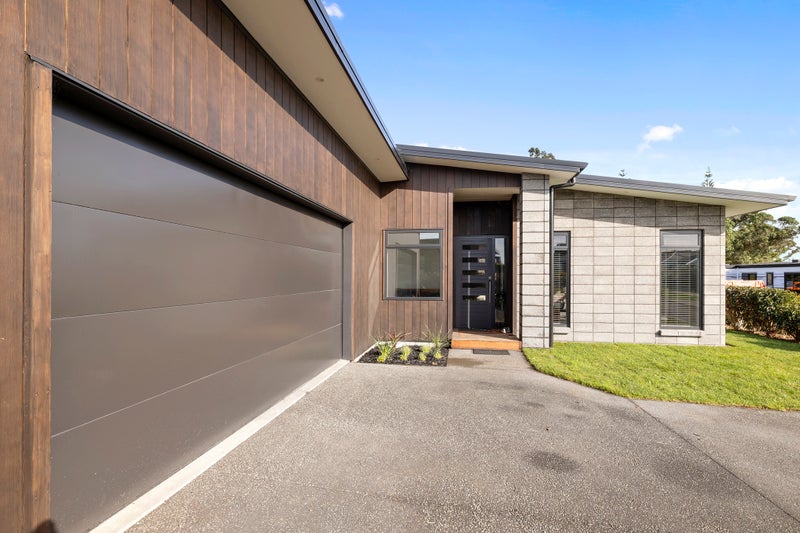 7 Kotare Drive, Waiwhakaiho, New Plymouth - Carousel 2