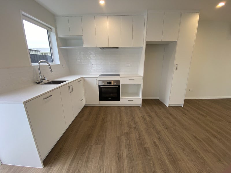 6/5 Preston Avenue, Henderson, Auckland - Carousel 2