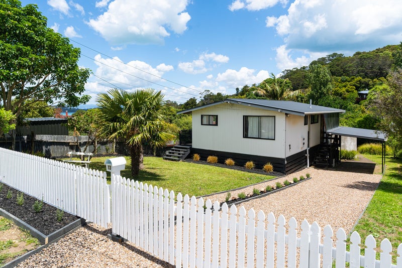 13 Tahatai Road, Oneroa, Waiheke Island - Carousel 1