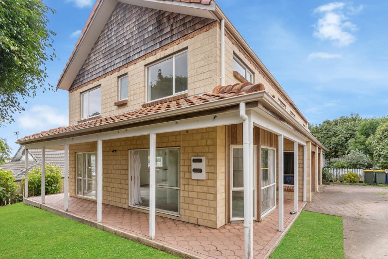 2/4 Lucienne Drive, Ranui, Auckland - Carousel 1