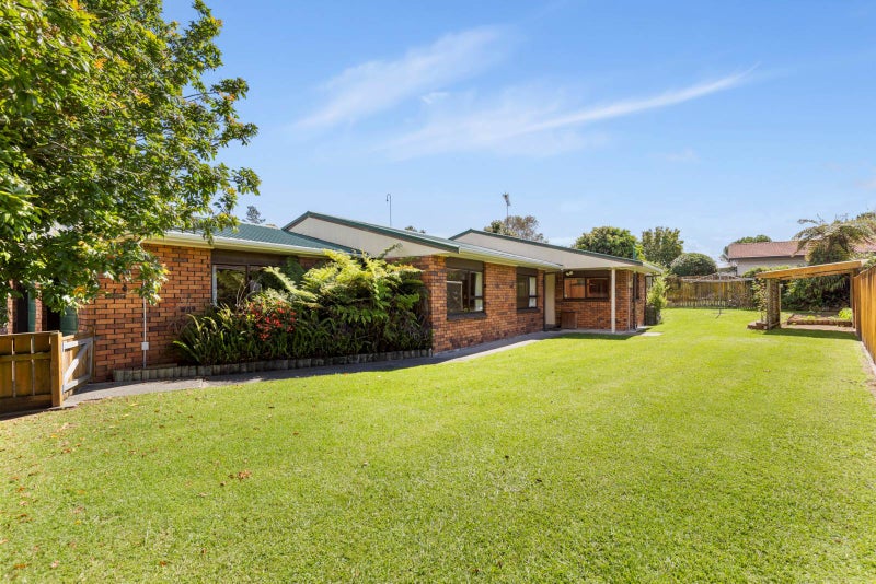 69 Carnoustie Drive, Wattle Downs, Auckland - Carousel 1