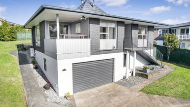 29 Sunnyhills Avenue, Glenview, Hamilton - Carousel 1