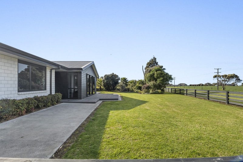 81 Airport Drive, New Plymouth Airport, New Plymouth - Carousel 2