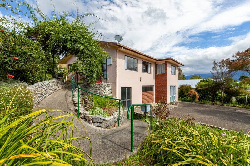 16 Park Avenue, Takaka - Carousel 1