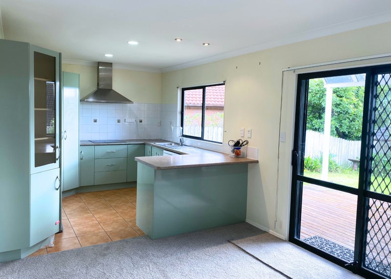 18 Arlose Place, Westgate, Auckland - Carousel 2