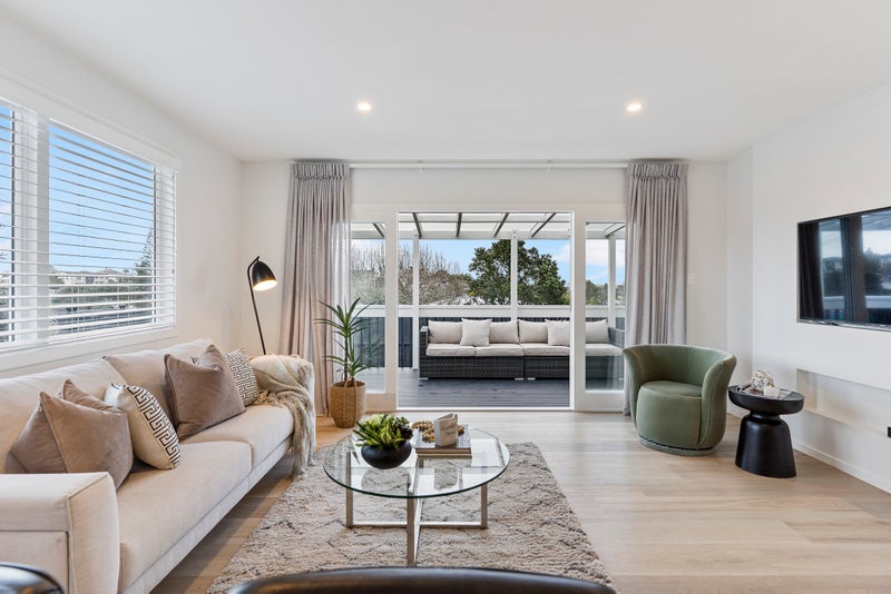 1/42 James Street, Bayview, Auckland - Carousel 2