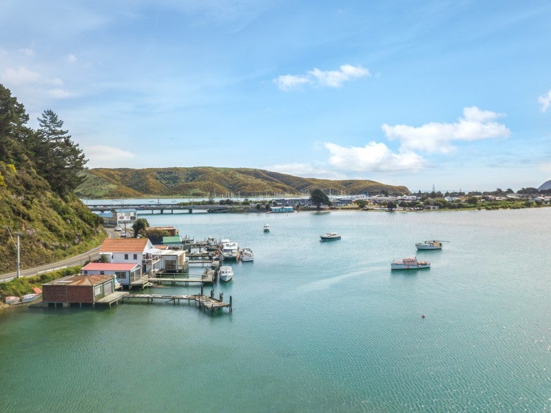 102 Paremata Road, Paremata, Porirua - Carousel 2