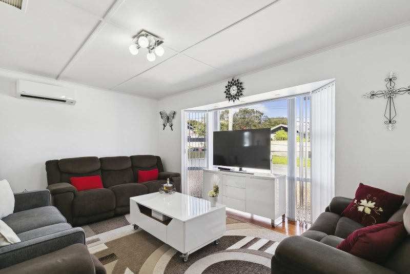 17 Kenmore Street, Newlands, Wellington - Carousel 2