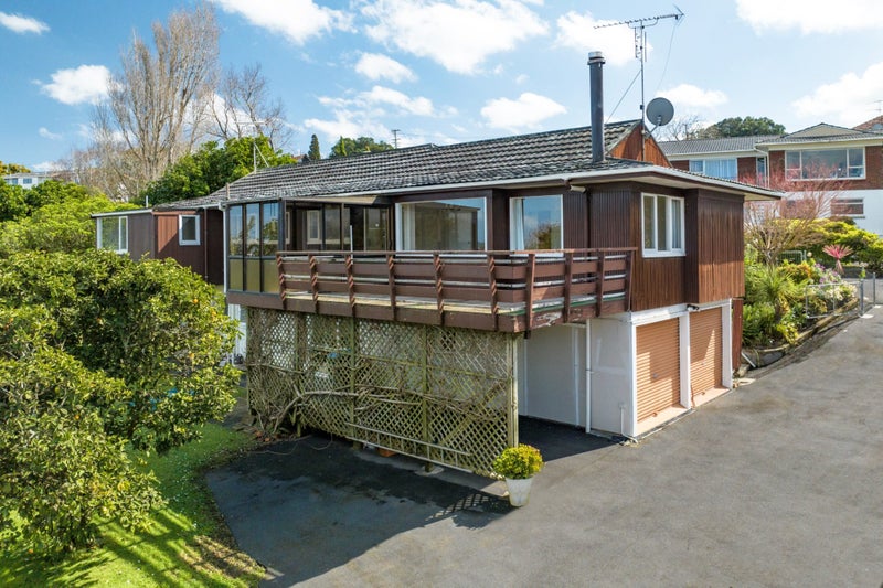 11 Rendcomb Place, Hillsborough, Auckland - Carousel 1