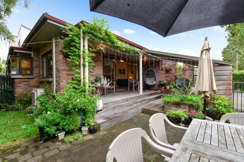 100 Albert Street, Hamilton East, Hamilton - Carousel 1