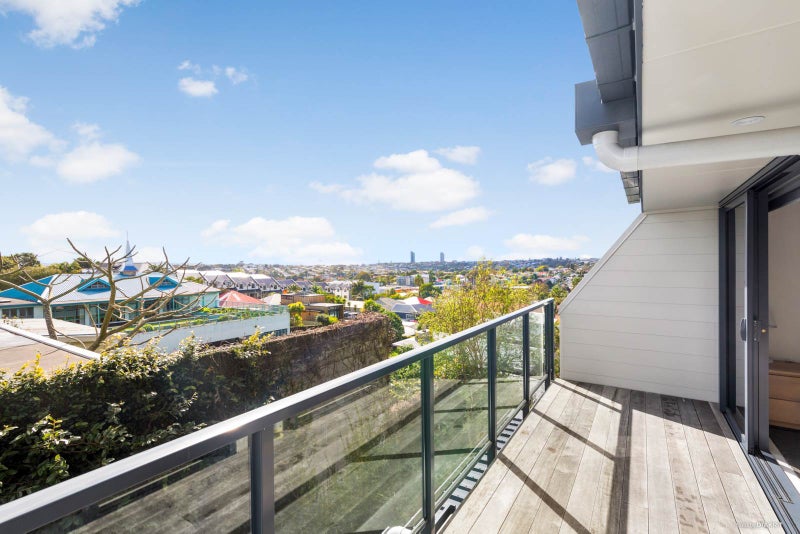 424E Richmond Road, Grey Lynn, Auckland - Carousel 1