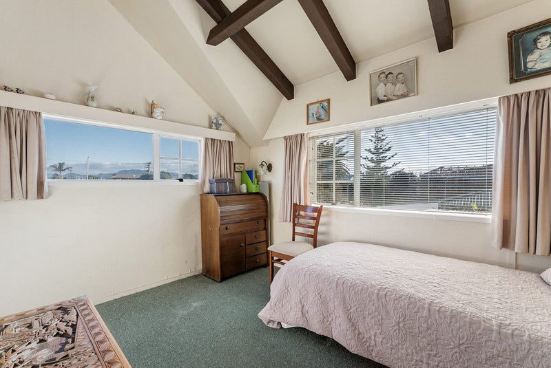 70 Karewa Parade, Papamoa Beach, Papamoa - Carousel 1