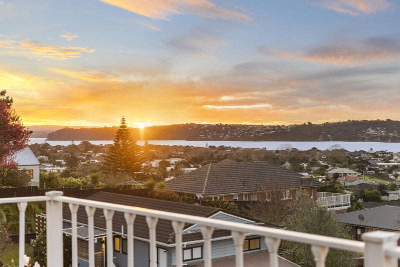 2 Matchett Way, Mangere Bridge, Auckland - Carousel 1