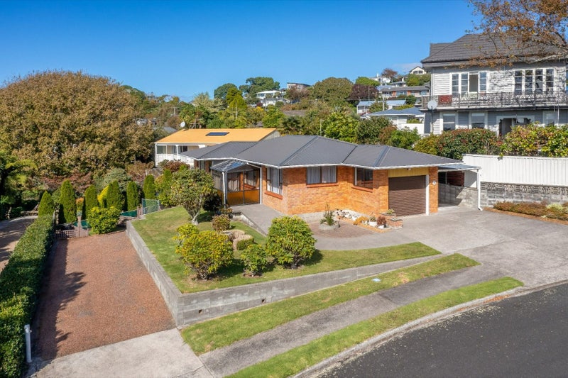 6 Leatham Avenue, Strandon, New Plymouth - Carousel 1