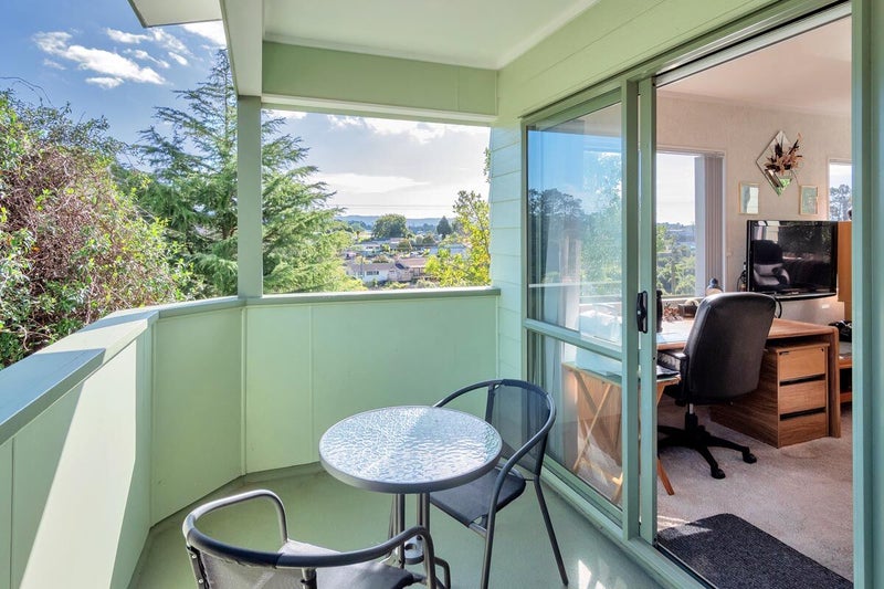 33 Rangeview Road, Sunnyvale, Auckland - Carousel 1