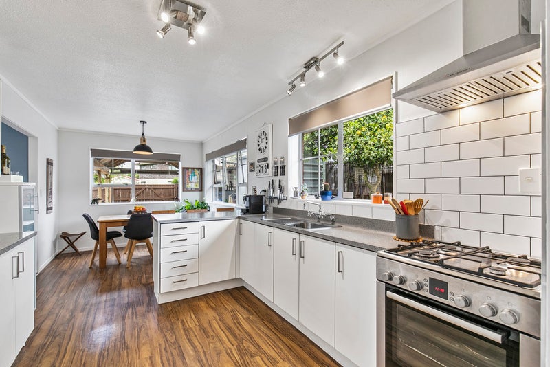 4A Pinotage Place, Huapai, Kumeu - Carousel 1