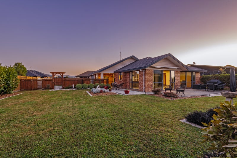 20 Chestnut Close, Kelvin Grove, Palmerston North - Carousel 2