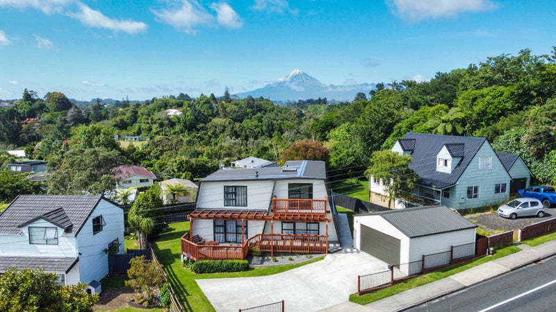 87 Cumberland Street, Welbourn, New Plymouth - Carousel 1