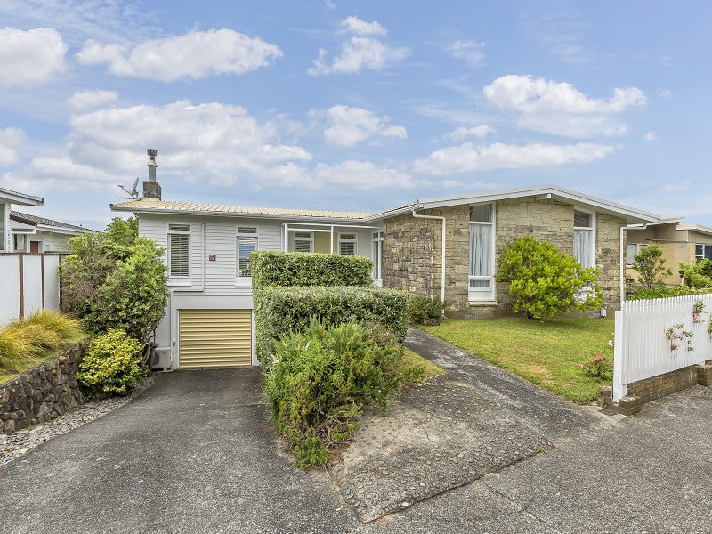18 Maple Grove, Kingston, Wellington - Carousel 1