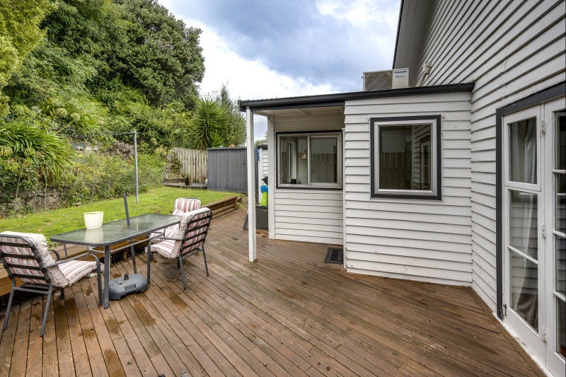 9 Chaucer Road South, Hospital Hill, Napier - Carousel 1