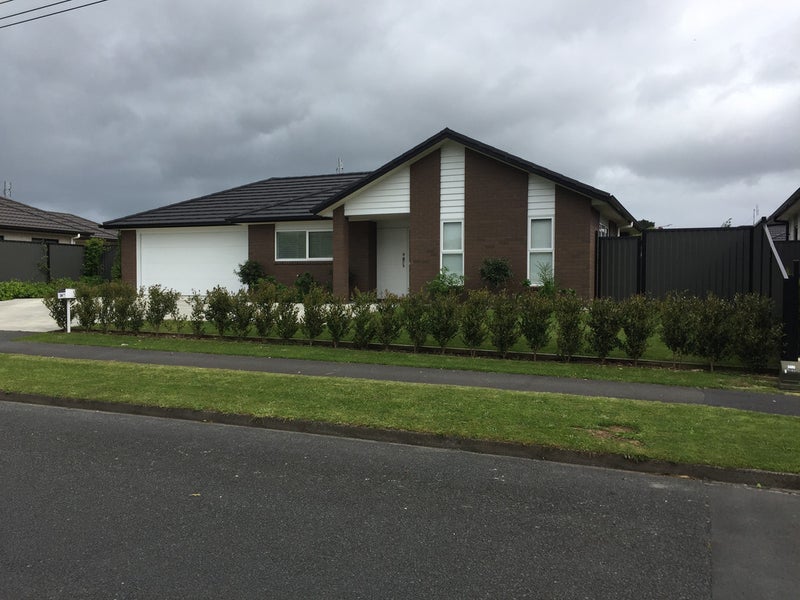 24 Saxbys Road, Glenview, Hamilton - Carousel 1