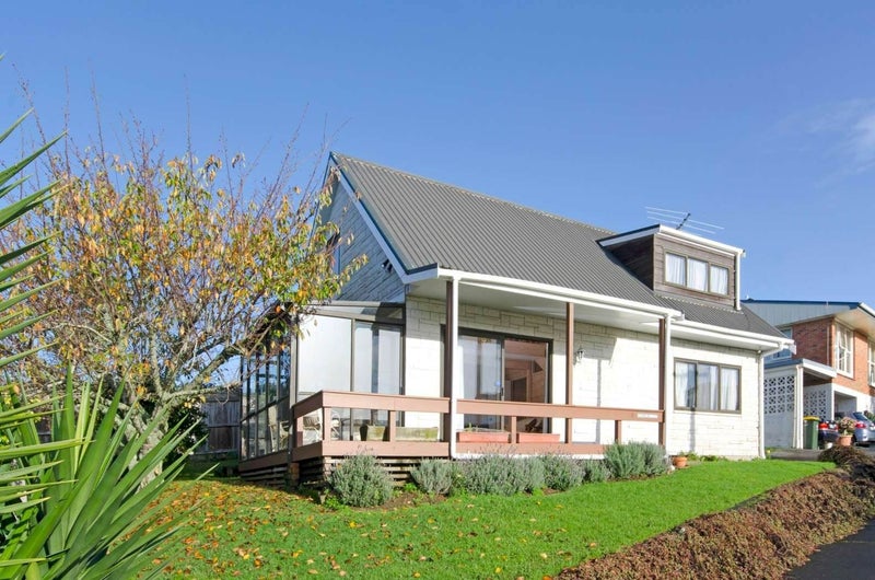 2/8 Walter Macdonald Street, Howick, Auckland - Carousel 1