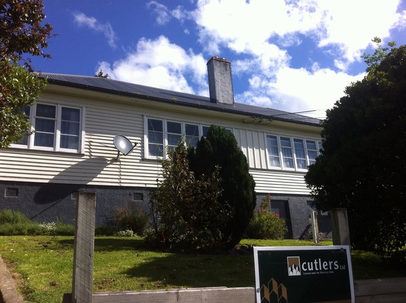 27 Rennie Street, Green Island, Dunedin - Carousel 1