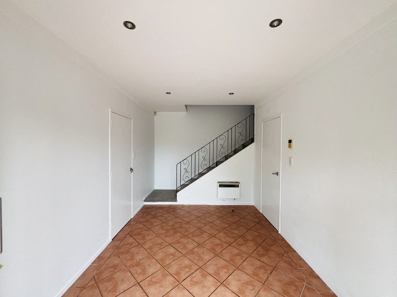 5 Anchor Place, Beach Haven, Auckland - Carousel 2