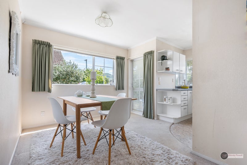 8 Fraser Crescent, Elderslea, Upper Hutt - Carousel 1