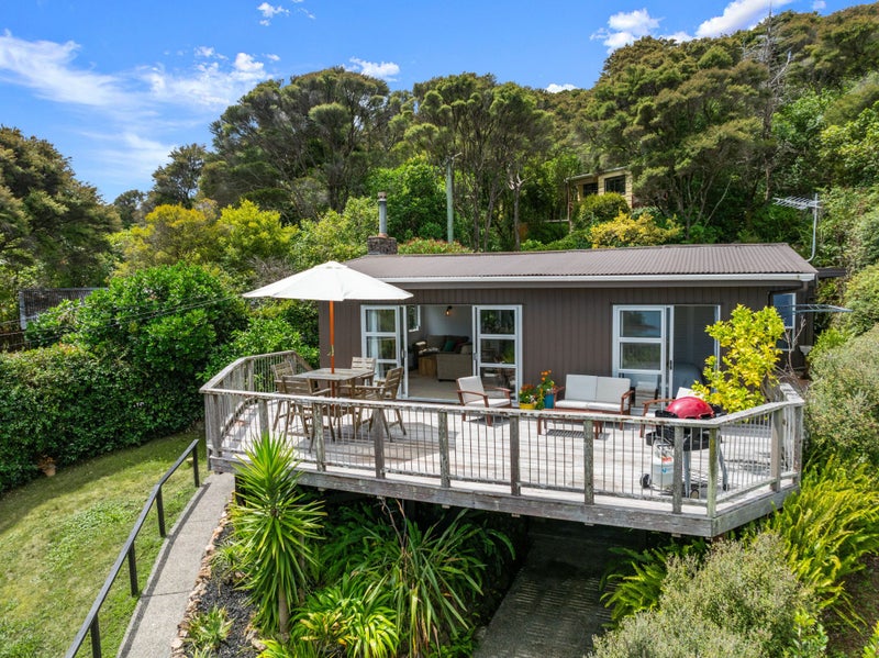 49 O'Brien Road, Omiha, Waiheke Island - Carousel 1