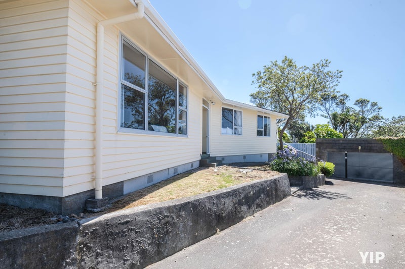 8 Link Road, Newlands, Wellington - Carousel 1