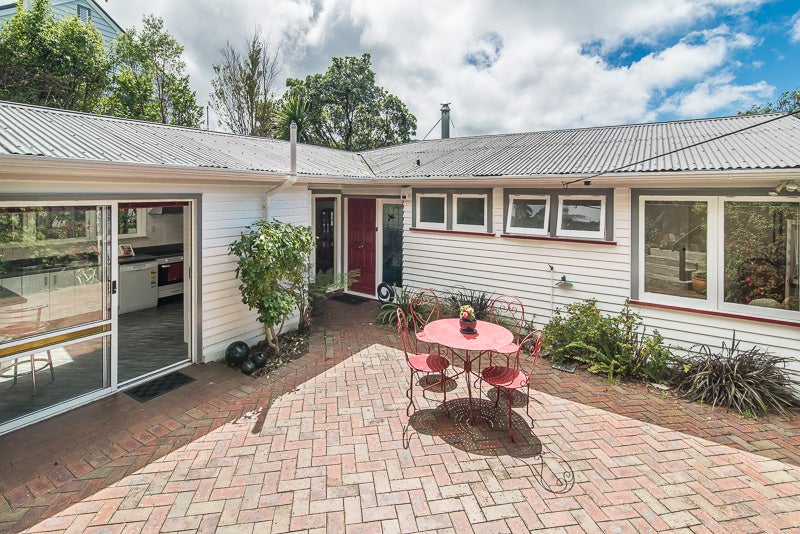 86 Heke Street, Ngaio, Wellington - Carousel 1