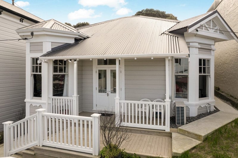 28 Medway Street, Island Bay, Wellington - Carousel 1