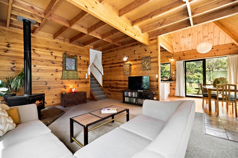 5 MacKinnon Terrace, Sunshine Bay, Queenstown - Carousel 1