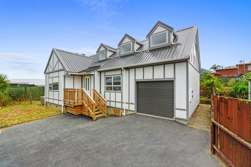10B Harding Avenue, Te Atatu South, Auckland - Carousel 1