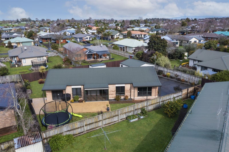 15 Plymouth Place, Fairview Downs, Hamilton - Carousel 1