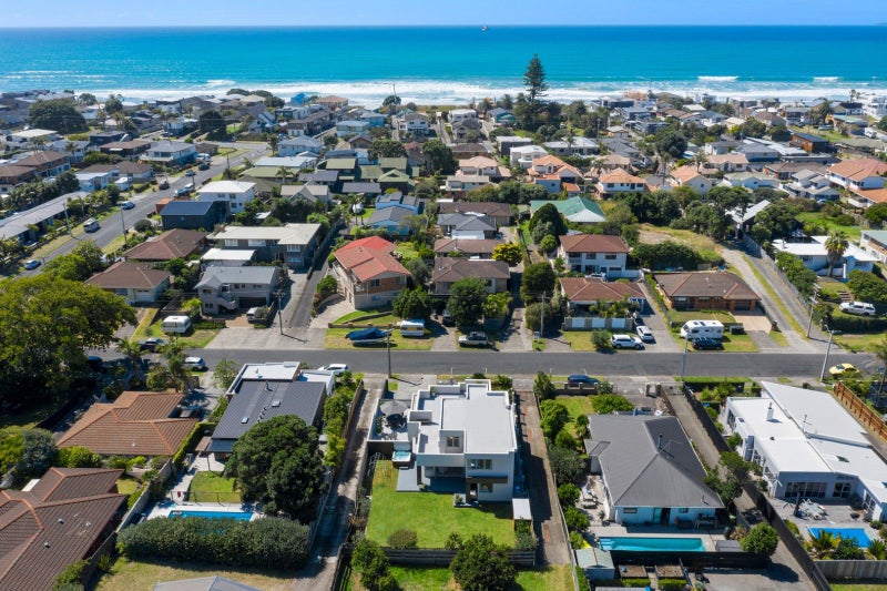 218 VALLEY ROAD, Mt Maunganui, Mount Maunganui - Carousel 1