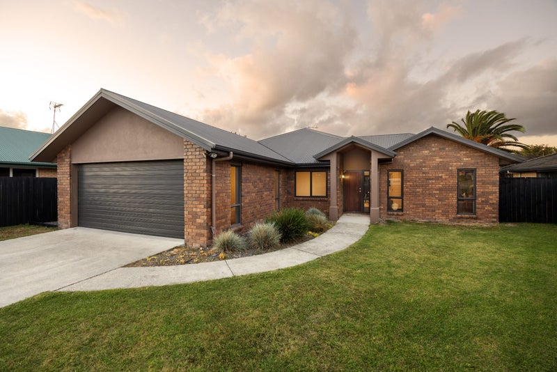 33 Ravenscourt Place, Huntington, Hamilton - Carousel 1