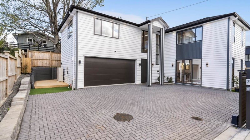 92D Godley Road, Green Bay, Auckland - Carousel 1