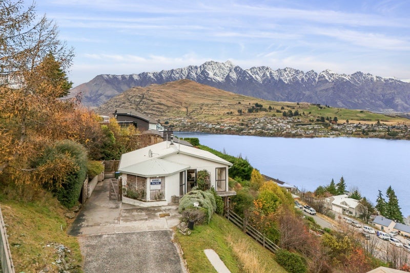 10 Longwood Place, Queenstown, Queenstown - Carousel 1