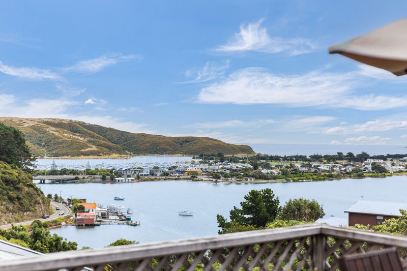 39 Bayview Road, Paremata, Porirua - Carousel 1