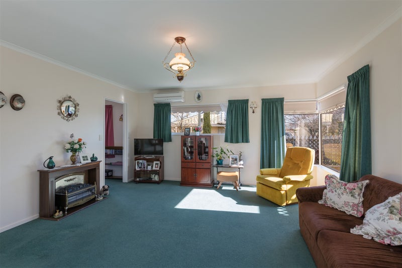 10 Hawthorn Way, Richmond, Richmond - Carousel 3