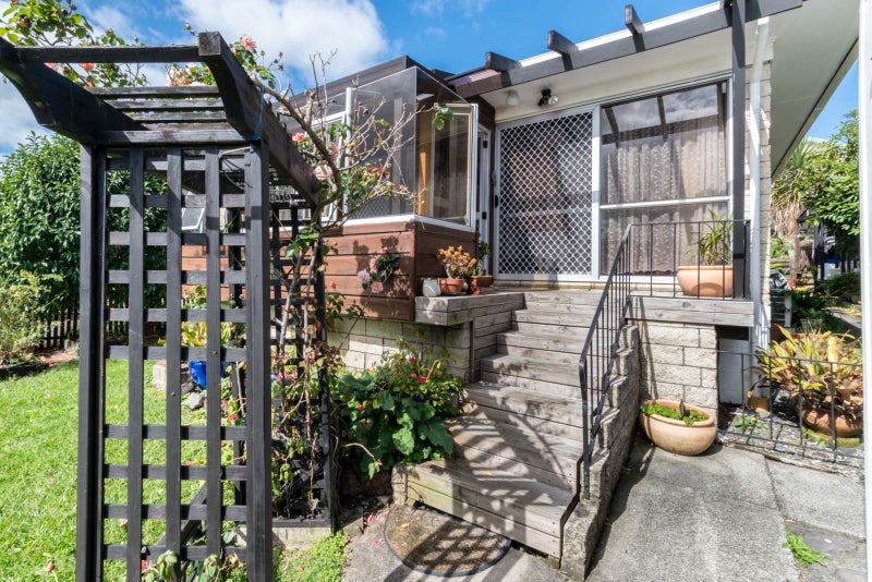 1/4 Dalwhinnie Parade, Highland Park, Auckland - Carousel 2