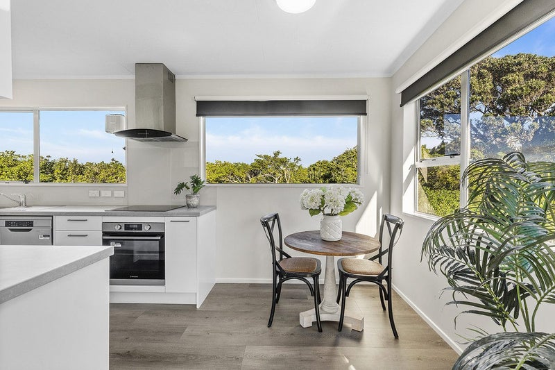 7 Terrace Road, Titahi Bay, Porirua - Carousel 1